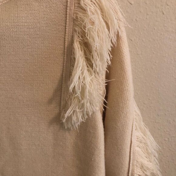 Cute & Cozy Sweater EUC - Picture 2 of 7